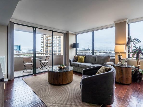 3525 Sage Road 1009, Houston TX 77056