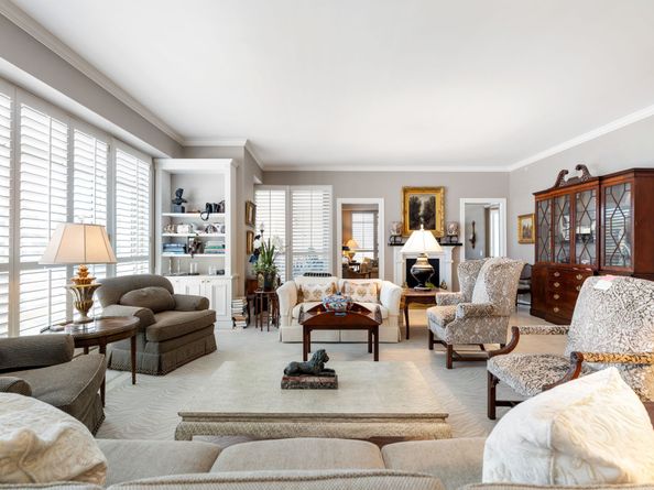 1100 Uptown Park Boulevard 23, Houston TX 77056