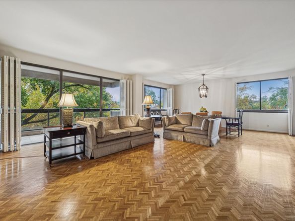 49 Briar Hollow Lane 203, Houston TX 77027