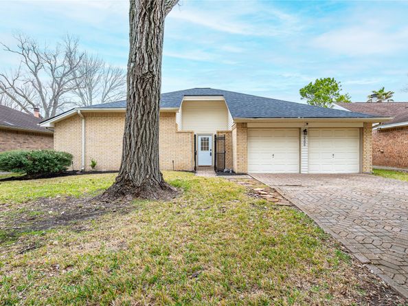 2506 Bisontine Street, Friendswood TX 77546