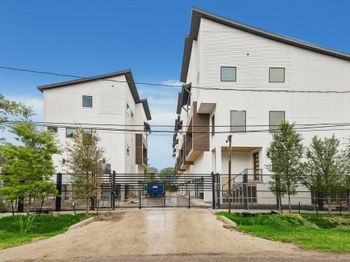 1034 W 17th Street