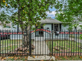 1916 Chapman Street