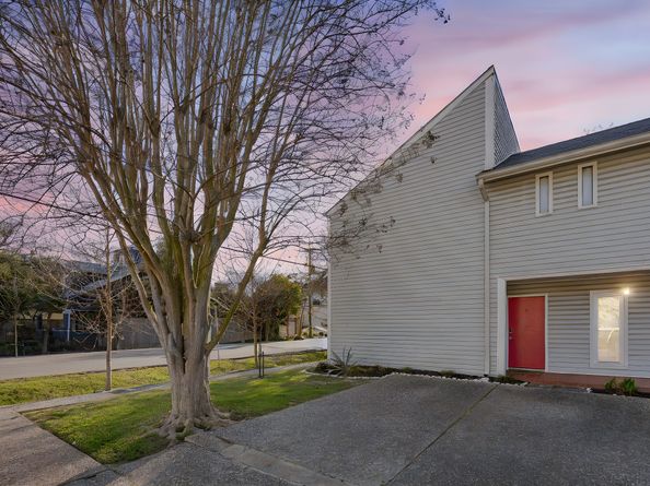 1300 Fairview Avenue B, Houston TX 77006