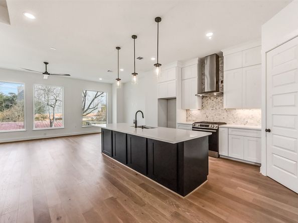 806 Fisher Street B, Houston TX 77018