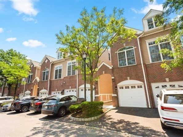 122 Abbie Ct, Guttenberg NJ 07093