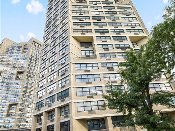 7000 John F Kennedy Blvd 19 D, Guttenberg NJ 07093