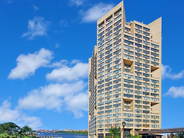 7004 Blvd East 2E, Guttenberg NJ 07093