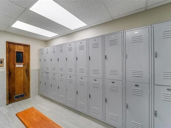 2234 Harmon Cove Tower, Secaucus NJ 07094