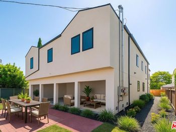 5622 Willowcrest Avenue