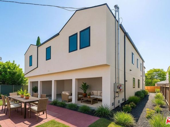 5622 Willowcrest Avenue, North Hollywood CA 91601