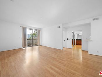 533 S St Andrews Place