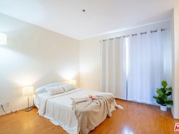 533 S St Andrews Place