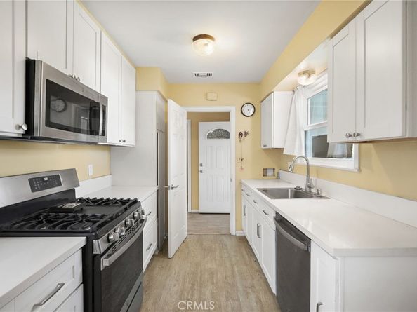 7057 Babcock Avenue, North Hollywood CA 91605