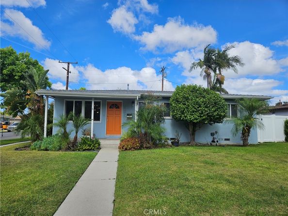 2001 Carfax, Long Beach CA 90815