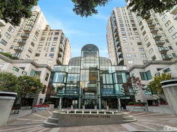 1 Daniel Burnham Court