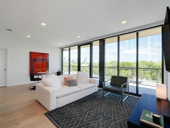 1600 S 1st ST 403, Austin TX 78704