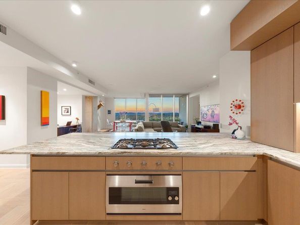 313 W 17th ST 1104, Austin TX 78701