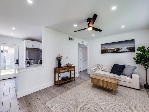 1200 E 52nd ST 204, Austin TX 78723