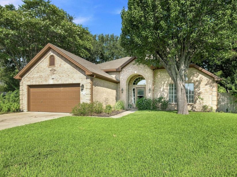 302 N Carriage Hills DR, Georgetown TX 78626