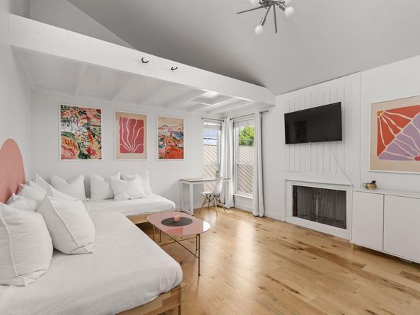 1000 W 26th ST 208, Austin TX 78705