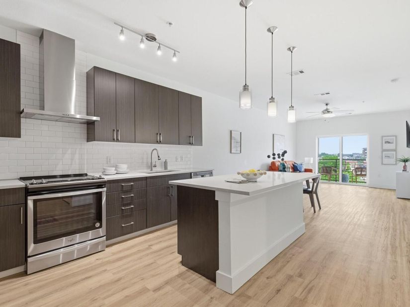 6444 Burnet RD 403, Austin TX 78757