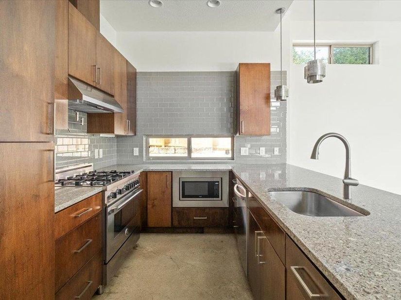 2501 E 9th ST, Austin TX 78702
