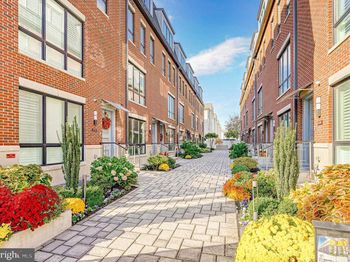 2002 Renaissance Walk