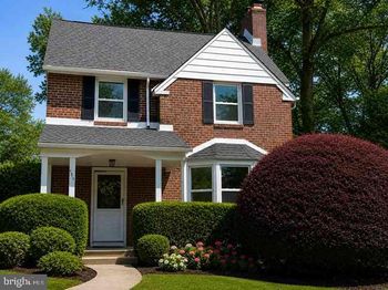 1516 Surrey Lane