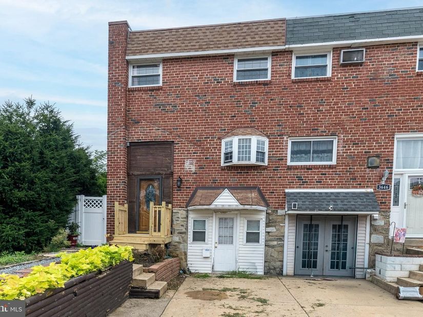 3648 Essex Ln, Philadelphia PA 19114