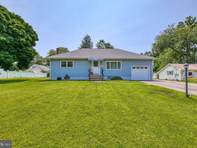 240 Walnut Lane, Yardley PA 19067