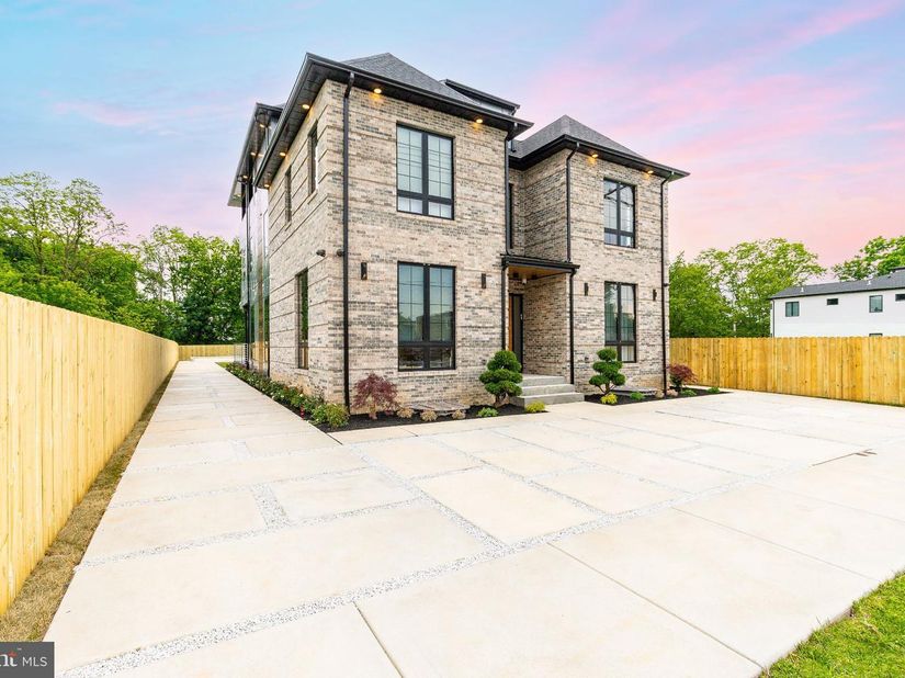9739 Krewstown Road, Philadelphia PA 19115