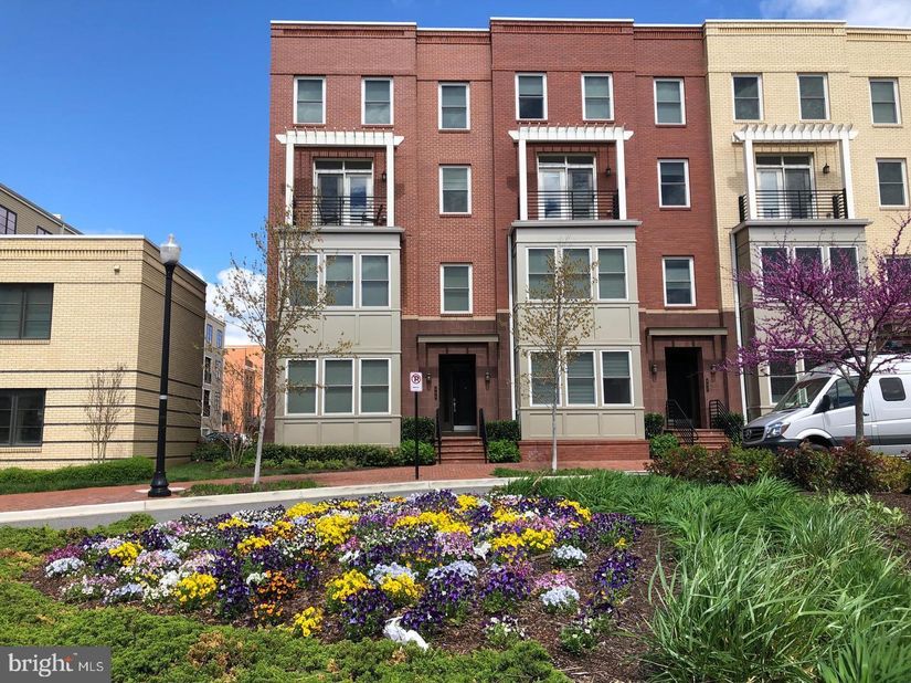 620 E Howell Avenue 102, Alexandria VA 22301