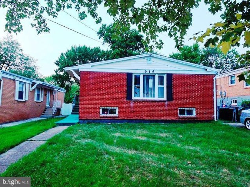 916 Hilltop Terrace SE, Washington DC 20019