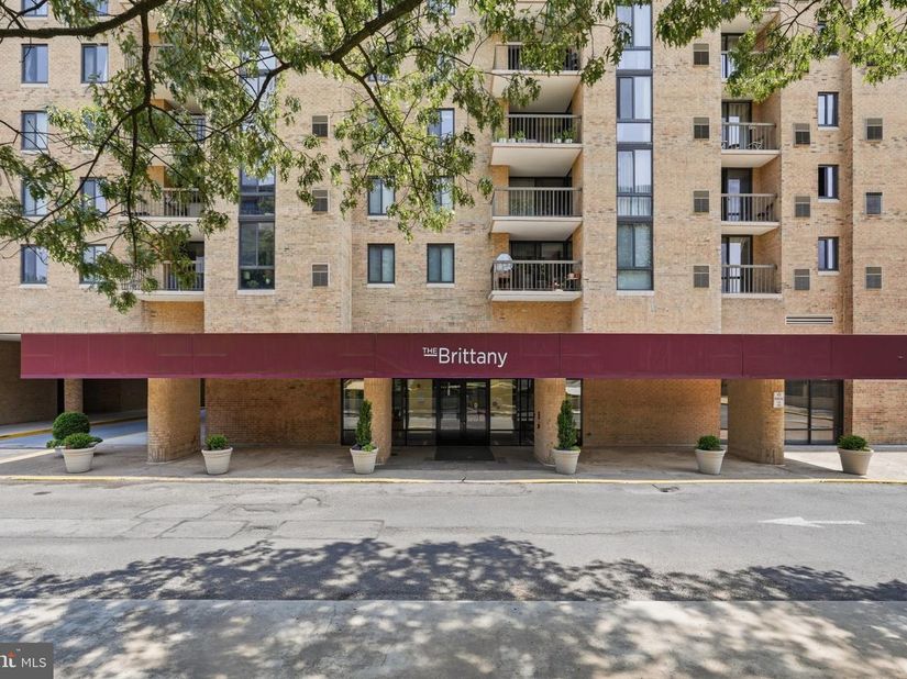 4500 S Four Mile Run Drive 301, Arlington VA 22204