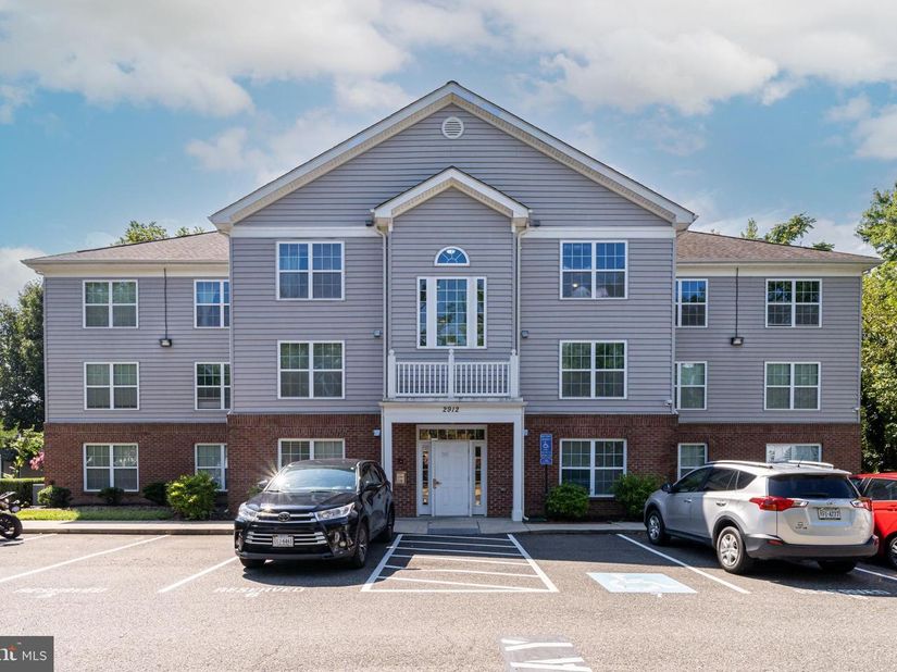 2912 17TH Street S 103, Arlington VA 22204