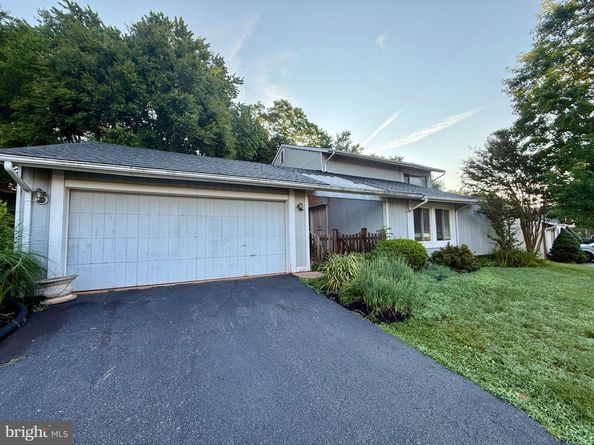 110 Victoria Place, Sterling VA 20164