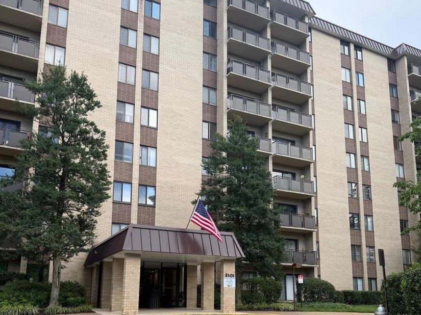 3101 S Manchester Street 420, Falls Church VA 22044