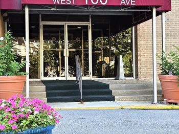 100 West Avenue