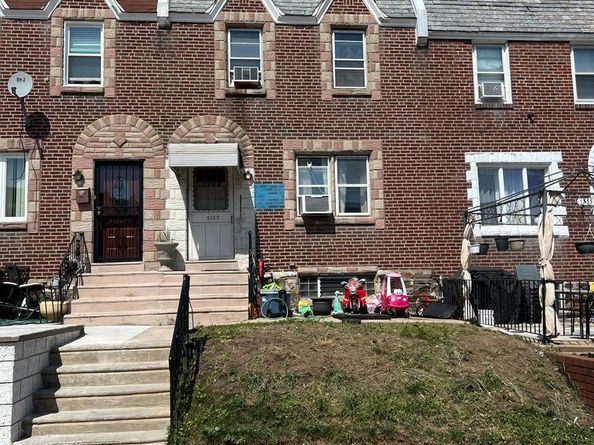 1353 Wells Street, Philadelphia PA 19111