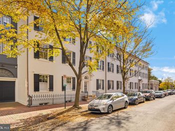 1305 30TH Street NW