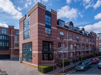 1662 N Quinn Street N