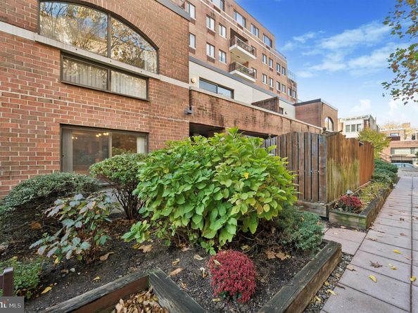 200 Lombard Street GU11, Philadelphia PA 19147