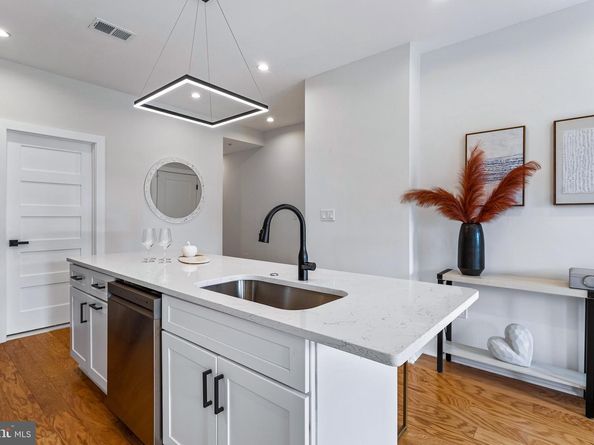 1118 Neal Street NE PH 2, Washington DC 20002