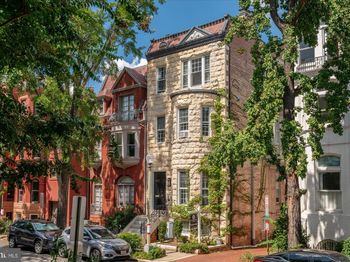 2025 Hillyer Place NW