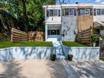 5318 Jay Street NE