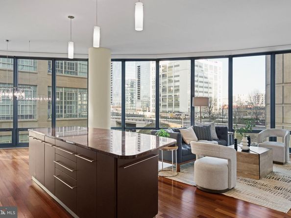 2101 Market Street 302, Philadelphia PA 19103