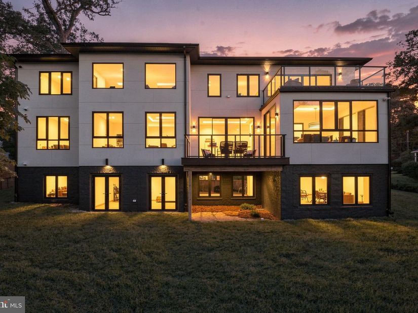 2537 Gallows Road, Dunn Loring VA 22027