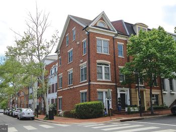 400 Oronoco Street