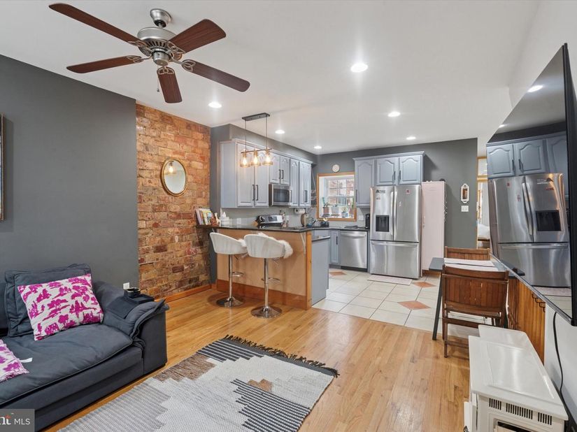 1522 Brown Street 1, Philadelphia PA 19130