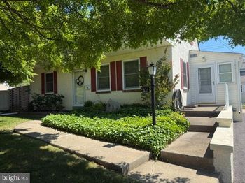 331 E Woodlyn Circle